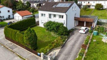 Zweifamilienhaus mit Einliegerwohnung, großem Garten und viel Potenzial, 84508 Burgkirchen a d Alz, Mehrfamilienhaus