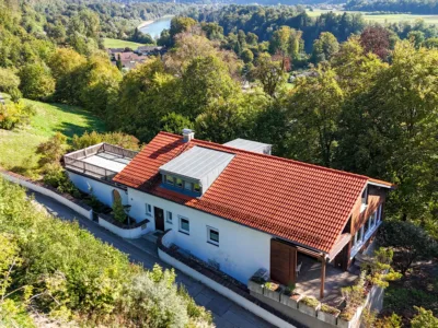 Wohnen mit Panorama – Einfamilienhaus mit Einliegerwohnung und unverbaubarer Lage, 84489 Burghausen, Einfamilienhaus