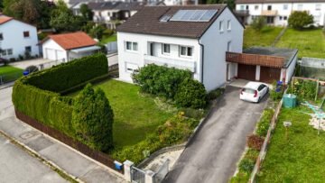 Leerstehendes Zweifamilienhaus mit Einliegerwohnung, großem Garten und viel Potenzial, 84508 Burgkirchen a d Alz, Mehrfamilienhaus
