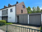 Garage mit Fahrradschuppen und weitere Stellplätze