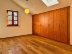 Schlafzimmer (rechts) mit Kleiderschrank 3. OG