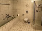 Badezimmer - Großzügige 3-Zimmer-Wohnung mit zwei Balkonen und ein Tiefgaragenstellplatz