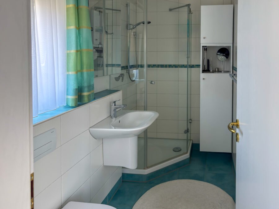 Badezimmer mit Zugang vom Schlafzimmer